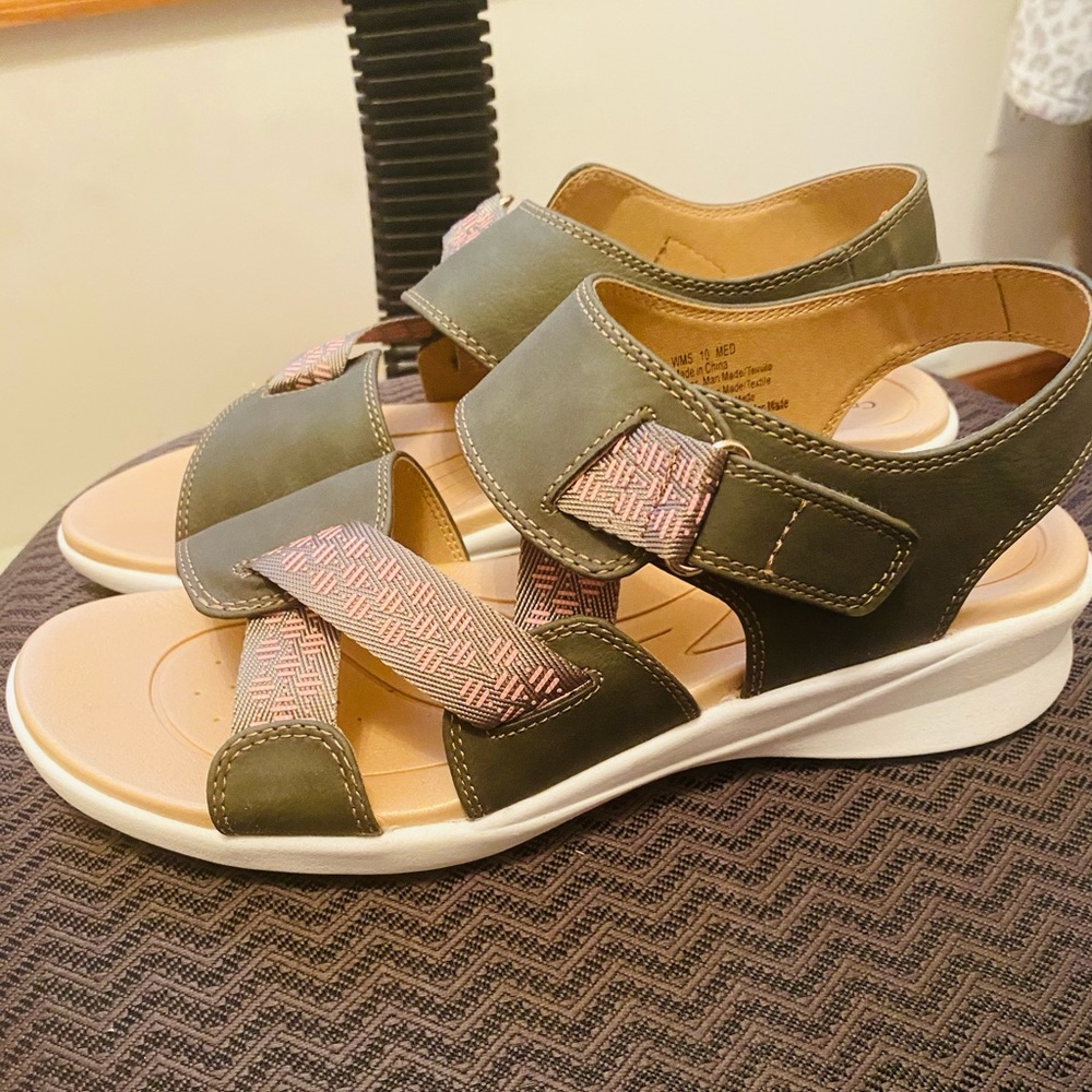Adjustable strap sandals size 10